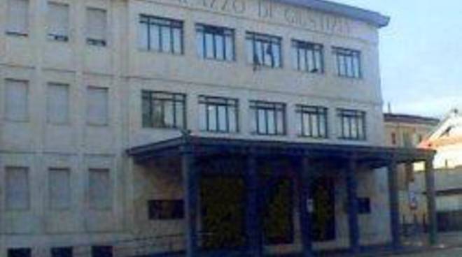 Tribunale Sulmona: volantini contro rischio chiusura