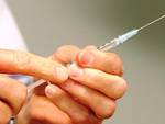 I vaccini corrono sul web