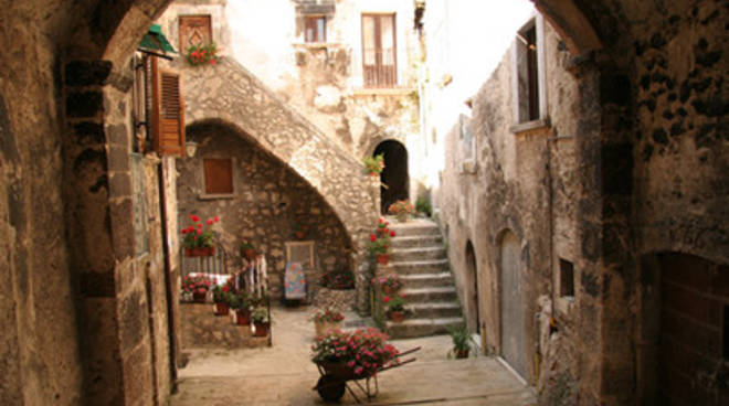 Santo Stefano di Sessanio: terra dimenticata, terra recuperata - Il Capoluogo