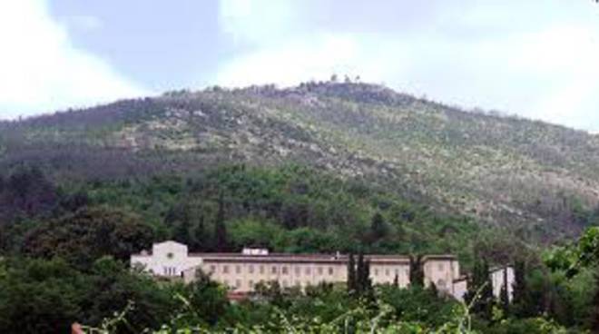 Il convento di San Giuliano e la sua montagna
