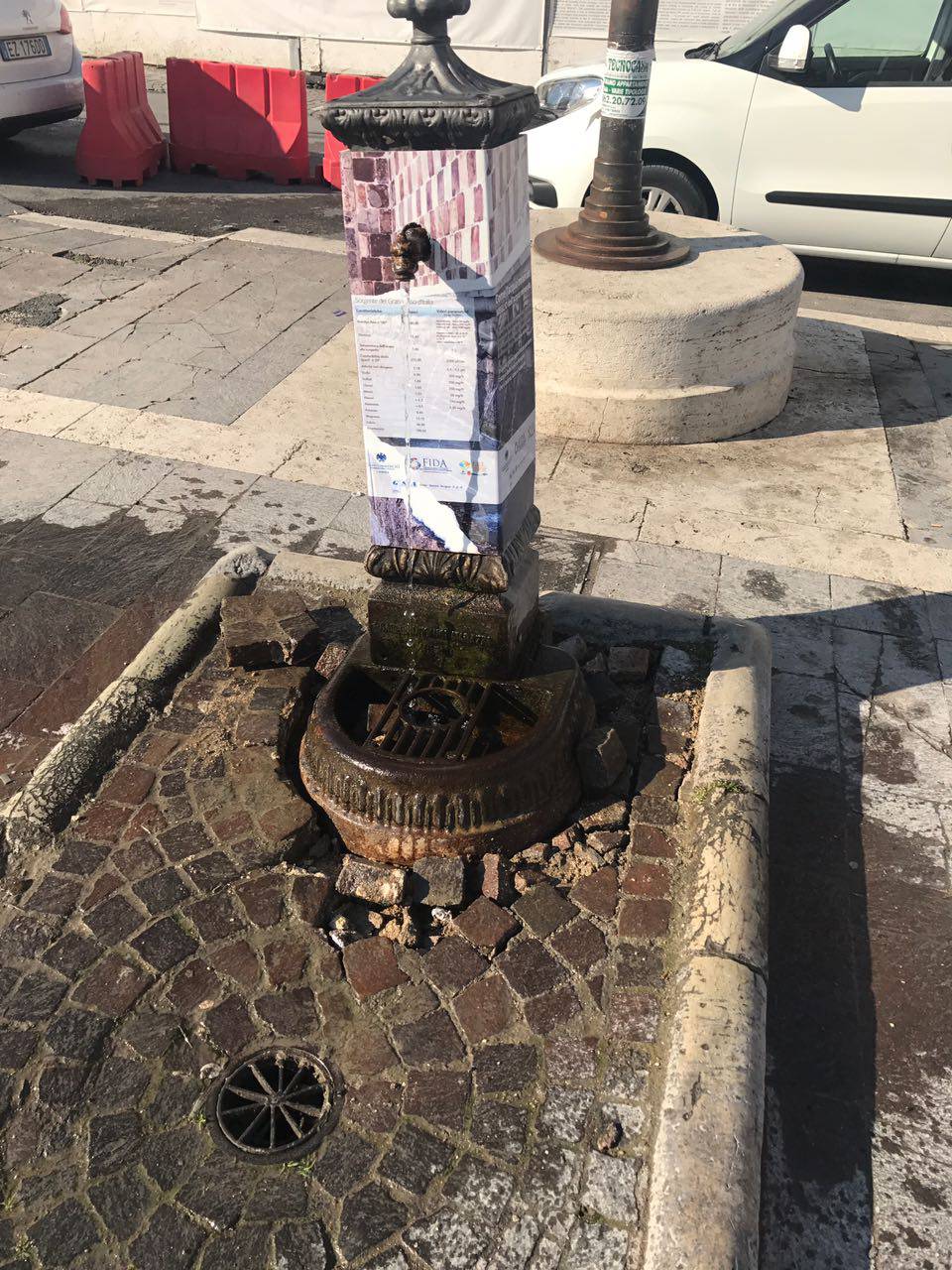 Fontana rotta piazza duomo 2