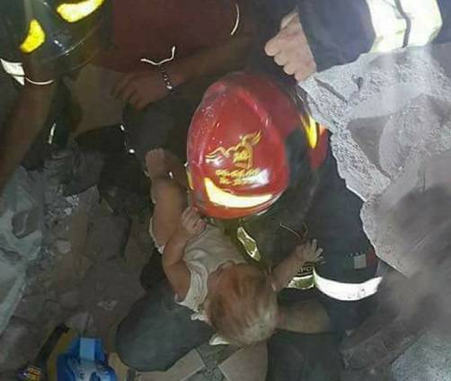 pompiere casco aq terremoto ischia