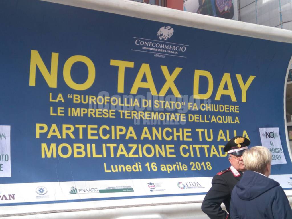 L'Aquila scende in piazza per il No Tax Day