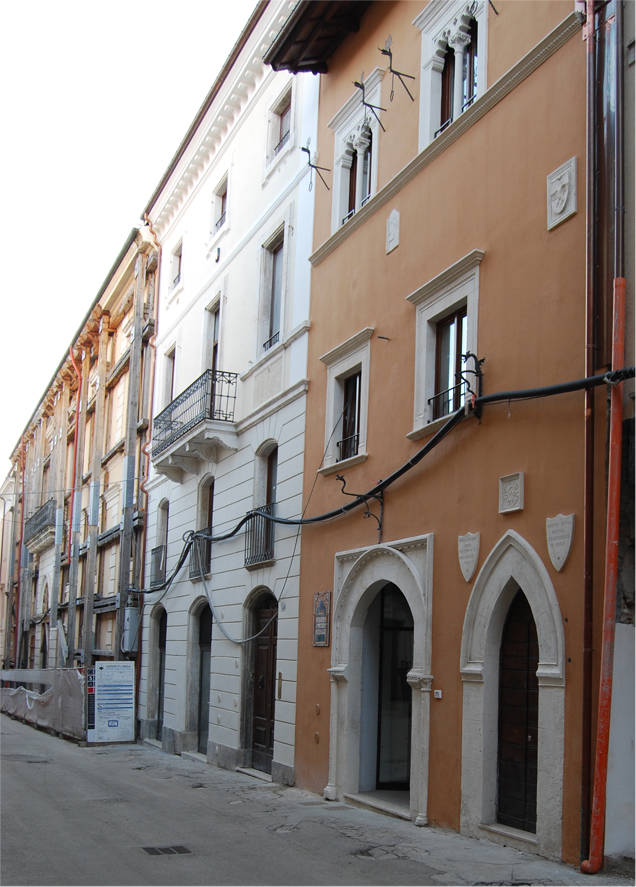 corso vittorio emanuele centro storico palazzo palazzi del centro l'aquila 