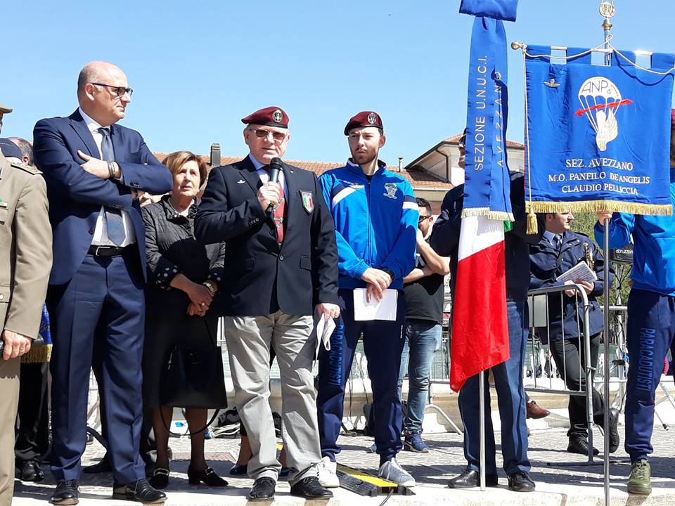 Festa della liberazione Avezzano Tricolore dal cielo