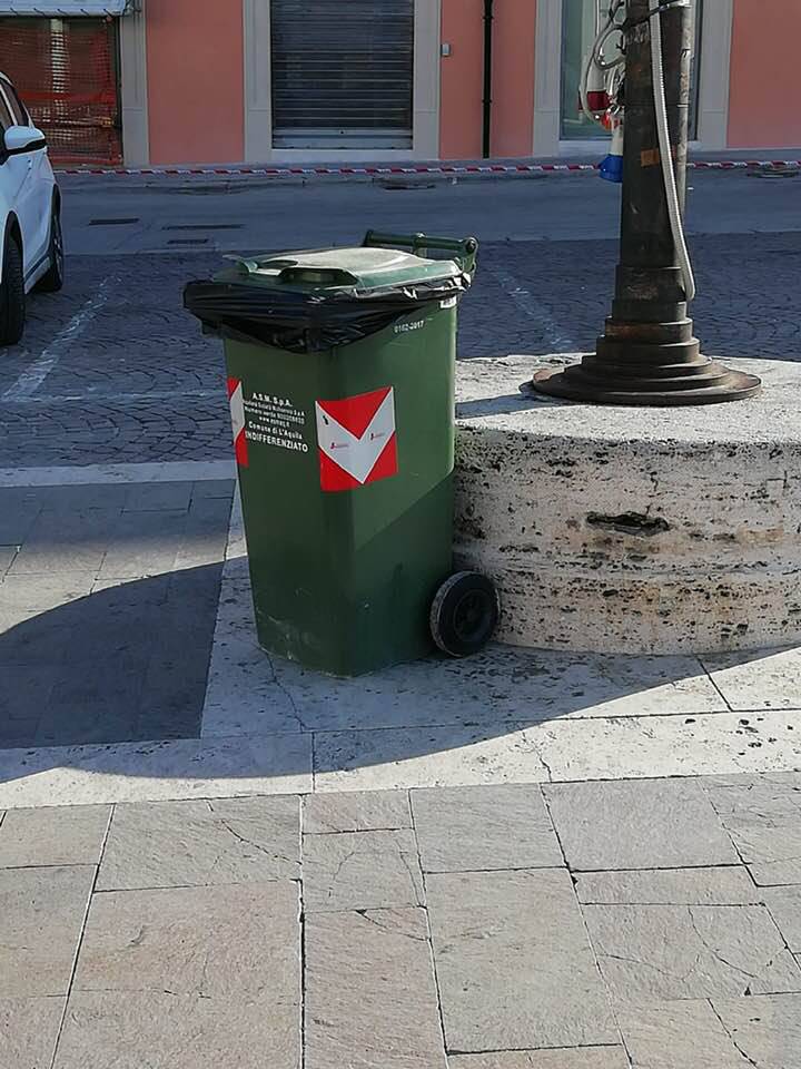 Arredo urbano, arrivano i secchi temporanei, a fine mese i definitivi