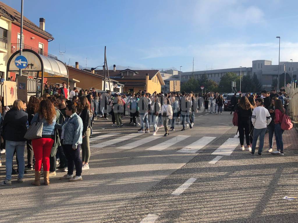 studenti l'aquila global strike