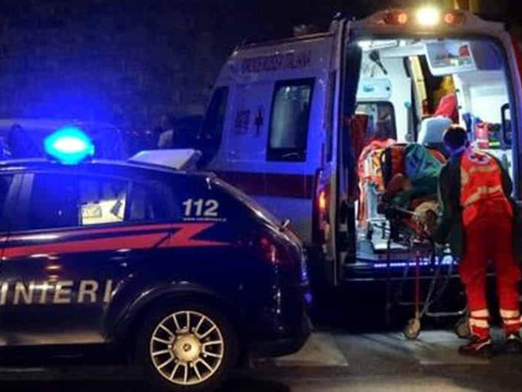 carabinieri e ambulanza notte