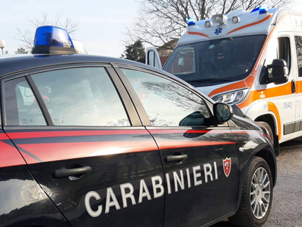 carabinieri e ambulanza 