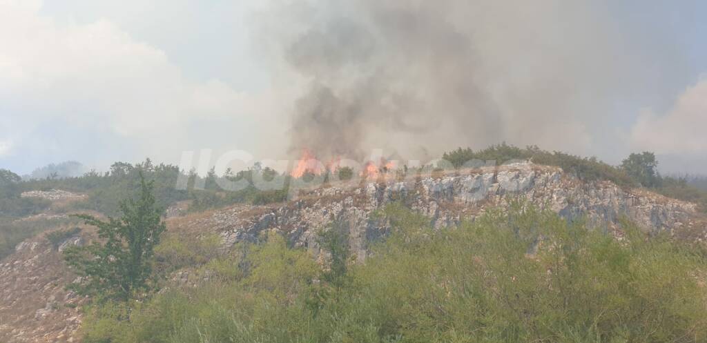 Incendio rocca di mezzo