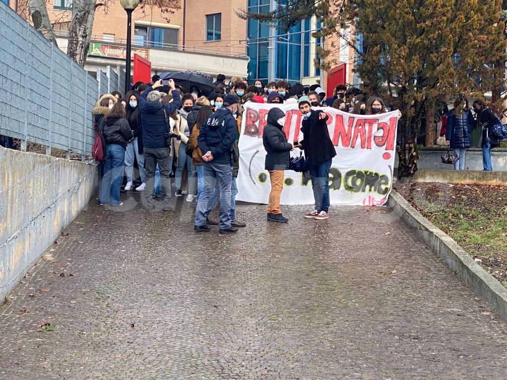 protesta liceo cotugno 