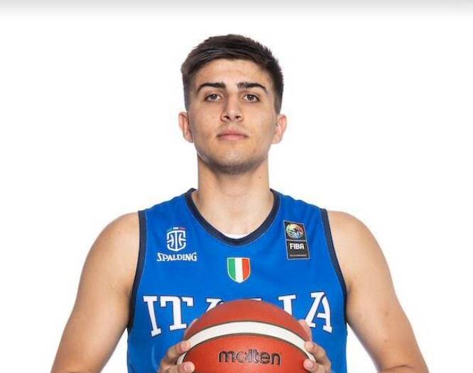 Niccolò Filoni with the national under-23 basketball team in Canada and Bertram Tertona in Serie A