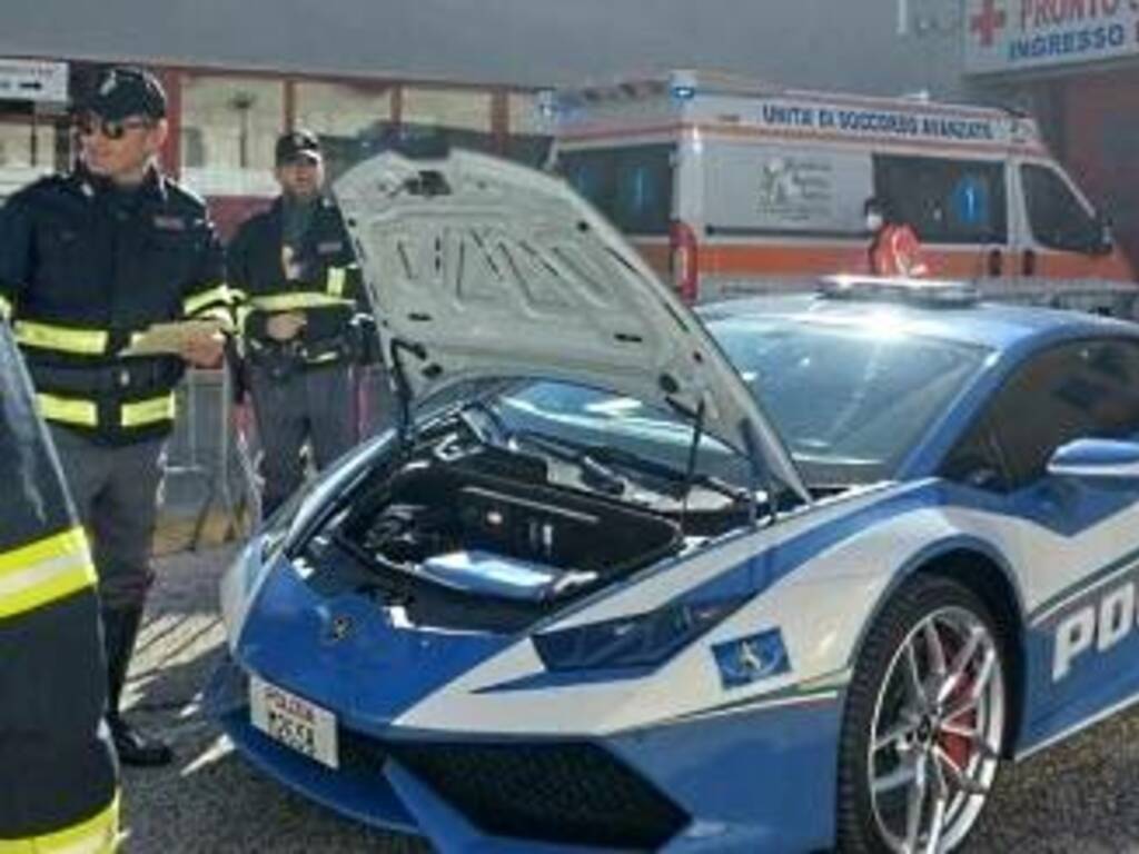 Polizia in Lamborghini Huracan, missione trapianto da L'Aquila a Torino -  Il Capoluogo