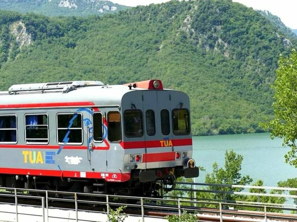 treno del parco sirente velino