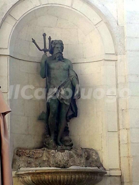 statua del nettuno piazza regina margherita