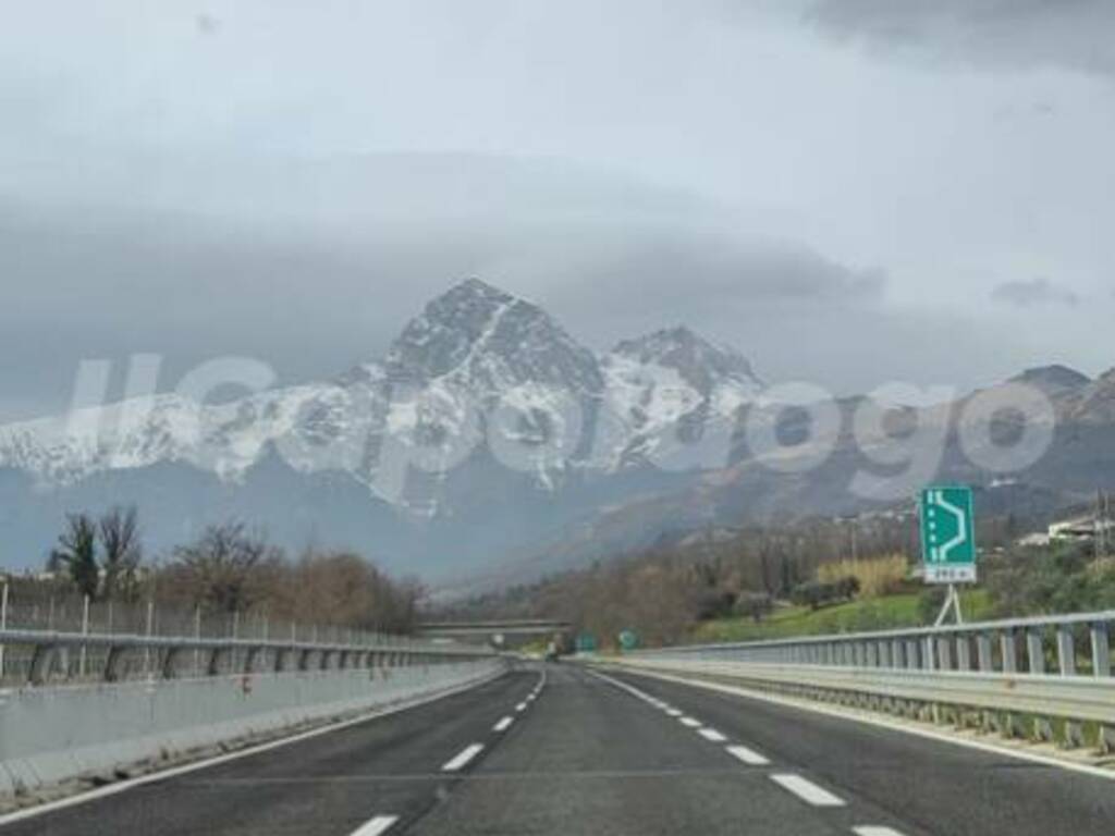 meteo nuvoloso inverno neve montagne  A24